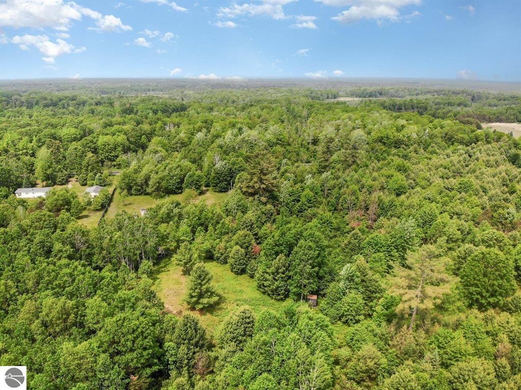 Image 14 of property listing at 2167 Strawberry Avenue, Lake, MI 48632