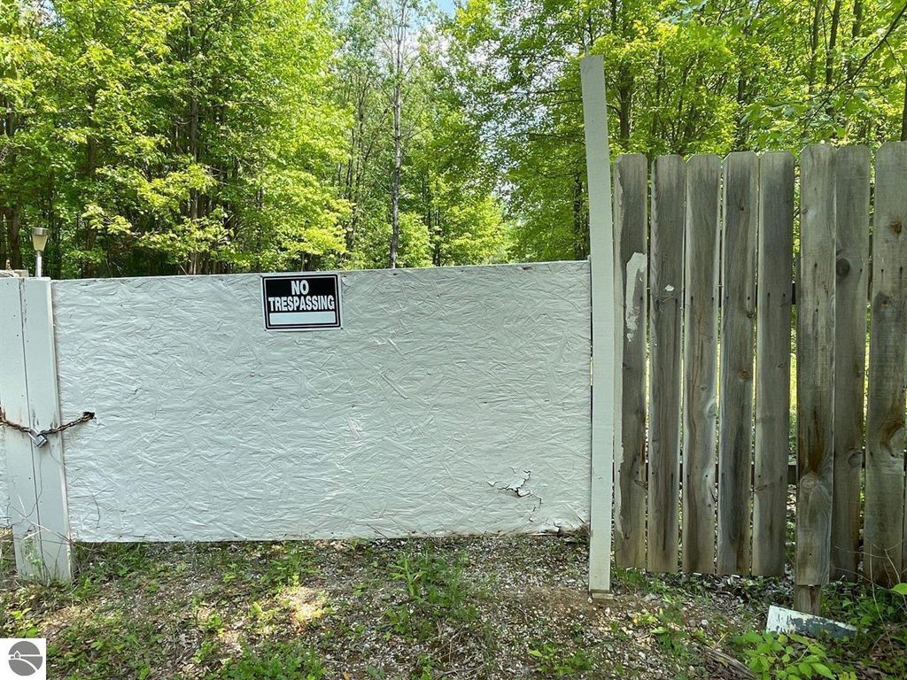 Image 16 of property listing at 2167 Strawberry Avenue, Lake, MI 48632