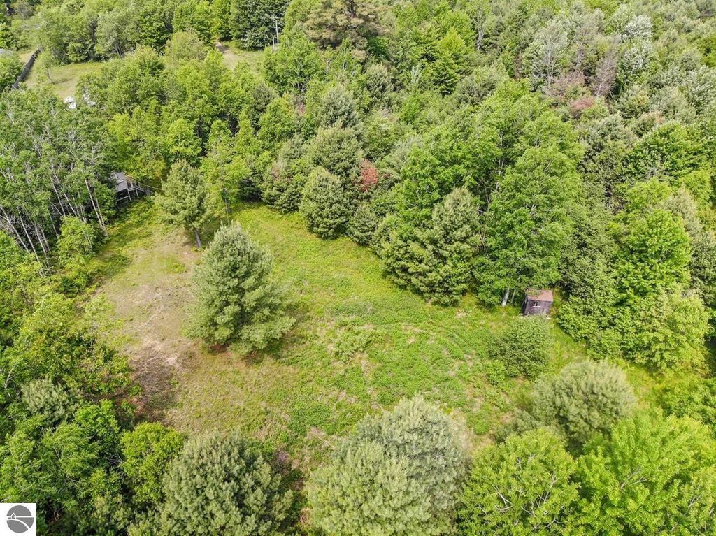 Image 3 of property listing at 2167 Strawberry Avenue, Lake, MI 48632