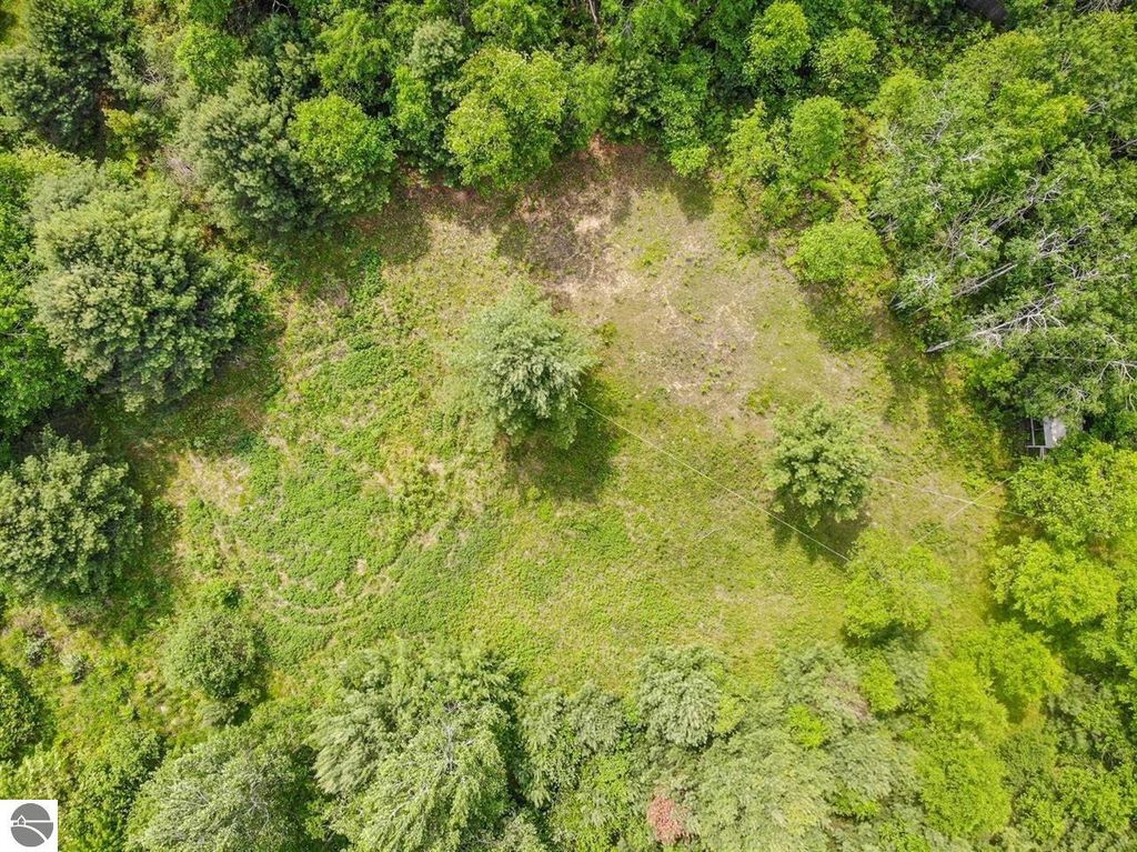 Image 4 of property listing at 2167 Strawberry Avenue, Lake, MI 48632