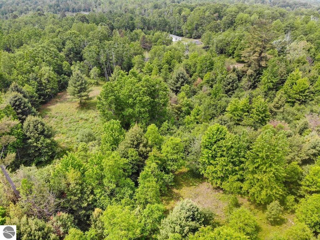 Image 8 of property listing at 2167 Strawberry Avenue, Lake, MI 48632