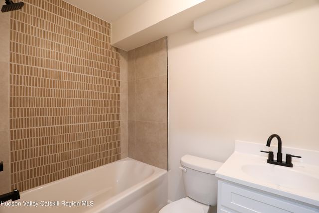 188 Broadway 2c, Port Ewen, NY 12466