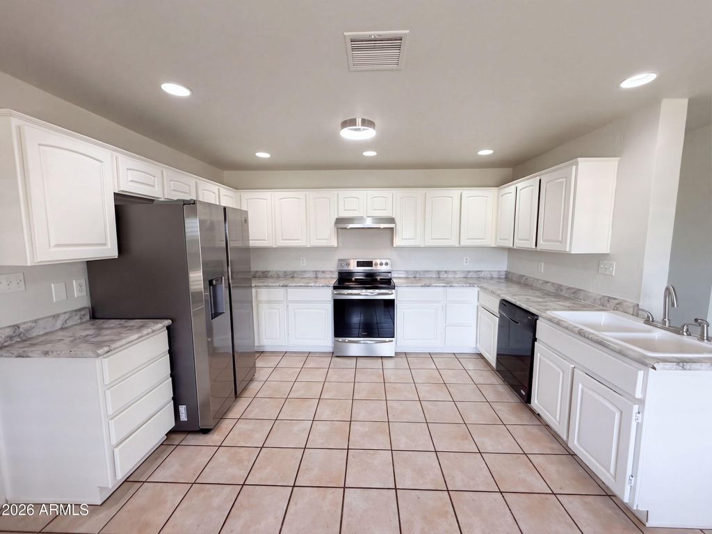 6339 W MONTEROSA Street, Phoenix, AZ 85033 — photo 2