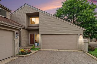 699 Charing Court, Rochester Hills, MI 48307
