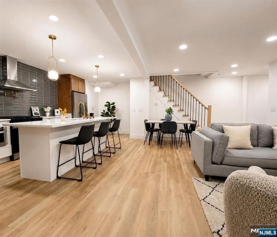 7 Pierce Avenue, Jersey City, NJ 07307