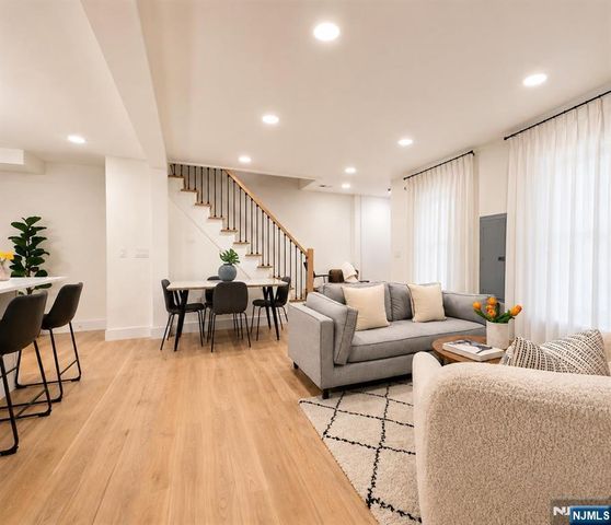 7 Pierce Avenue, Jersey City, NJ 07307