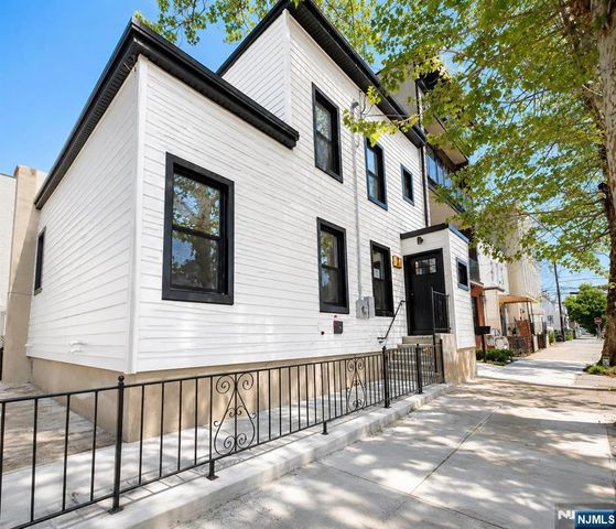 7 Pierce Avenue, Jersey City, NJ 07307