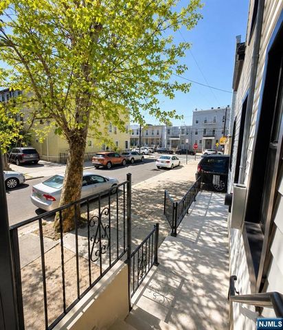 7 Pierce Avenue, Jersey City, NJ 07307