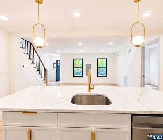 7 Pierce Avenue, Jersey City, NJ 07307