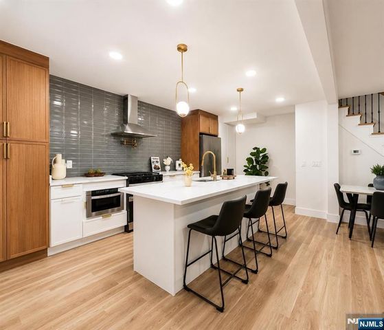 7 Pierce Avenue, Jersey City, NJ 07307