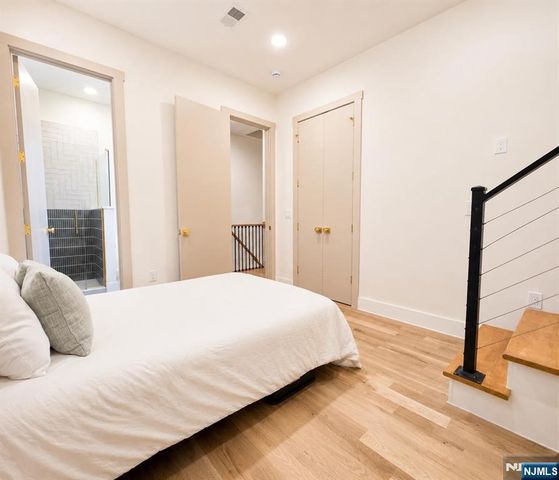 7 Pierce Avenue, Jersey City, NJ 07307