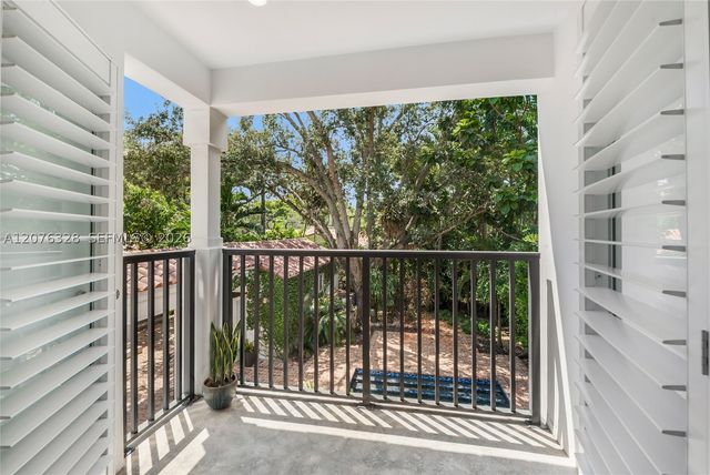 100 Sarto Ave, Coral Gables, FL 33134