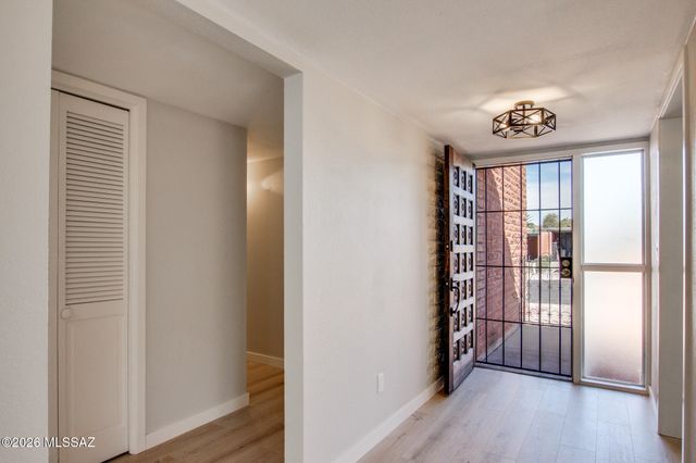 121 W Vista Grande Drive, Tucson, AZ 85704