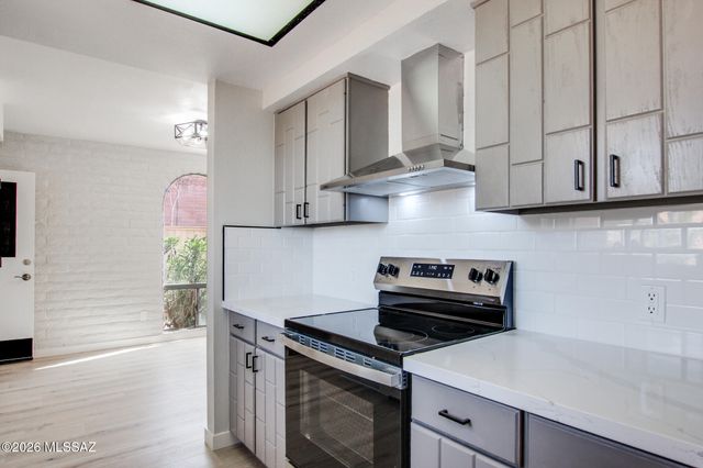 121 W Vista Grande Drive, Tucson, AZ 85704