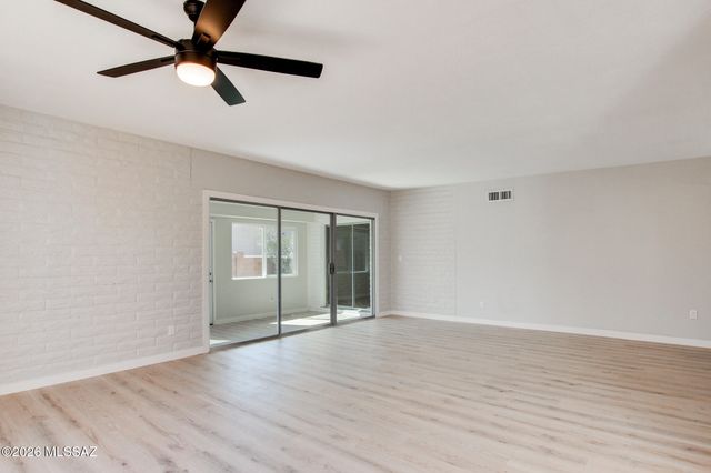 121 W Vista Grande Drive, Tucson, AZ 85704