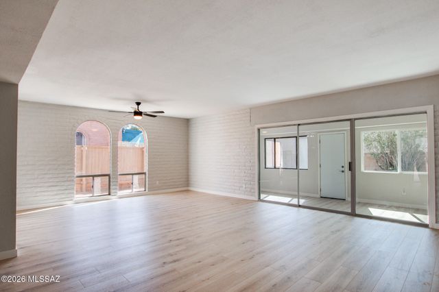 121 W Vista Grande Drive, Tucson, AZ 85704