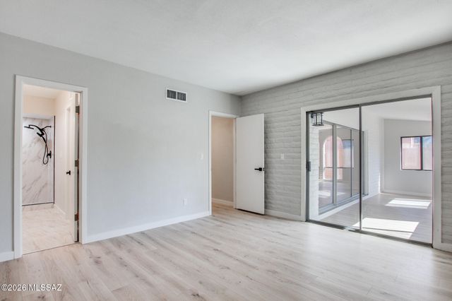 121 W Vista Grande Drive, Tucson, AZ 85704