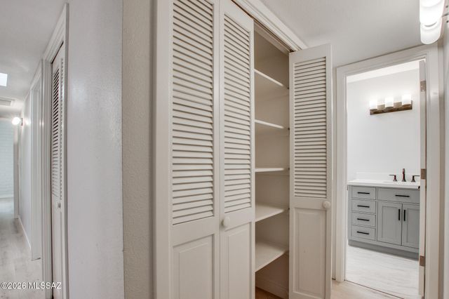 121 W Vista Grande Drive, Tucson, AZ 85704