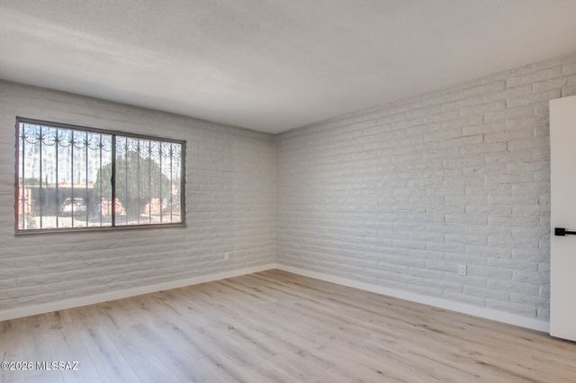 121 W Vista Grande Drive, Tucson, AZ 85704