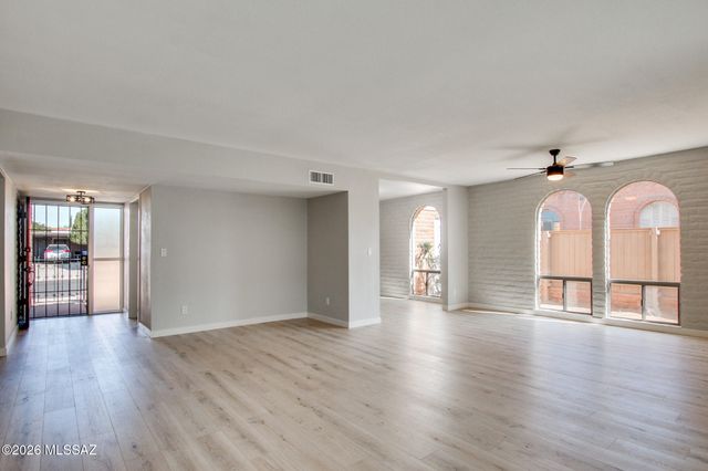 121 W Vista Grande Drive, Tucson, AZ 85704