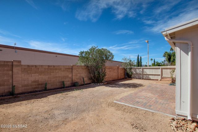 121 W Vista Grande Drive, Tucson, AZ 85704
