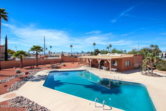 121 W Vista Grande Drive, Tucson, AZ 85704