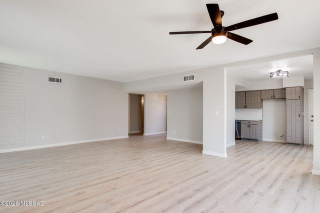 121 W Vista Grande Drive, Tucson, AZ 85704