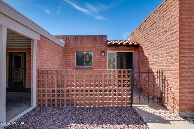 121 W Vista Grande Drive, Tucson, AZ 85704