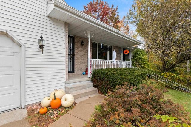 2909 OVERLOOK COURT, Green Bay, WI 54313