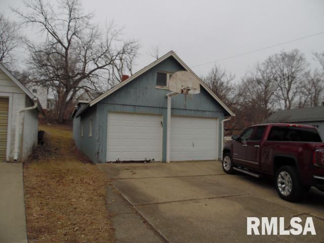 355 W WALNUT Street, Canton, IL 61520