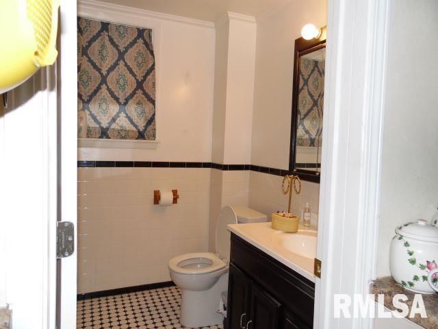 355 W WALNUT Street, Canton, IL 61520