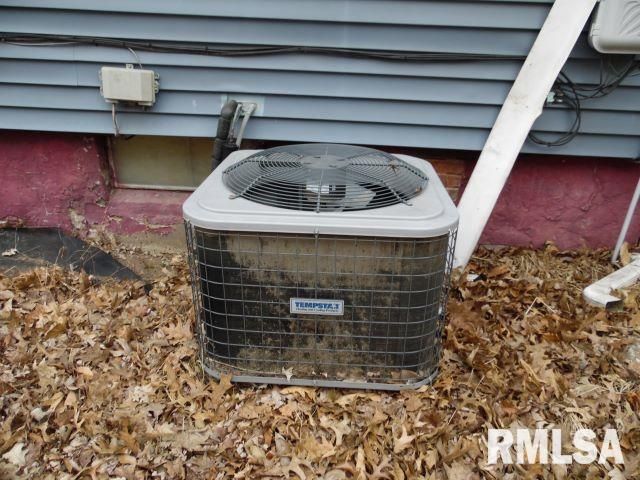 355 W WALNUT Street, Canton, IL 61520