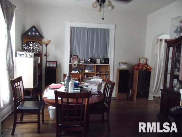 355 W WALNUT Street, Canton, IL 61520