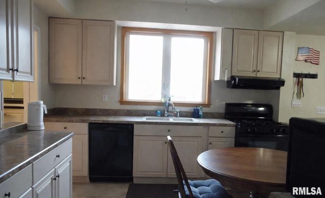 355 W WALNUT Street, Canton, IL 61520