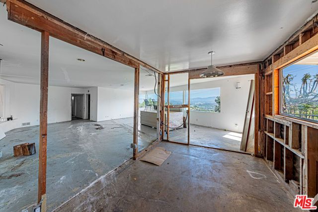 14301 Mulholland Drive, Los Angeles, CA 90077