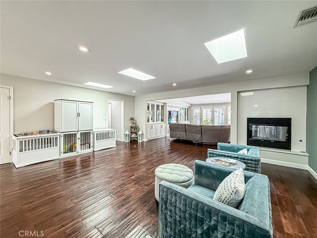 23433 Hatteras, Woodland Hills, CA 91367