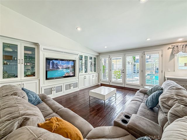 23433 Hatteras, Woodland Hills, CA 91367