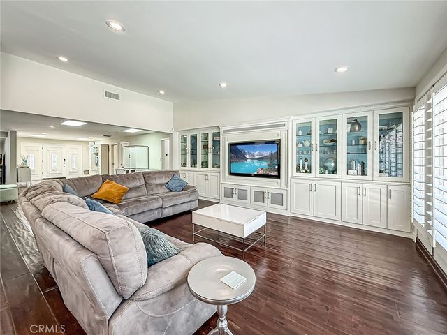 23433 Hatteras, Woodland Hills, CA 91367