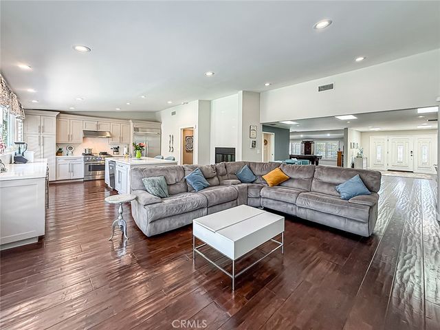 23433 Hatteras, Woodland Hills, CA 91367