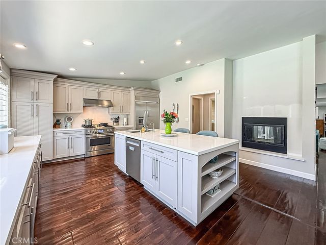 23433 Hatteras, Woodland Hills, CA 91367