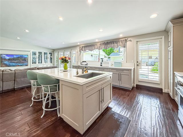 23433 Hatteras, Woodland Hills, CA 91367