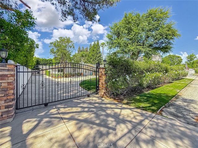 23433 Hatteras, Woodland Hills, CA 91367