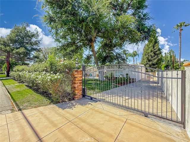23433 Hatteras, Woodland Hills, CA 91367