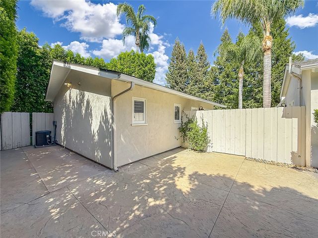 23433 Hatteras, Woodland Hills, CA 91367