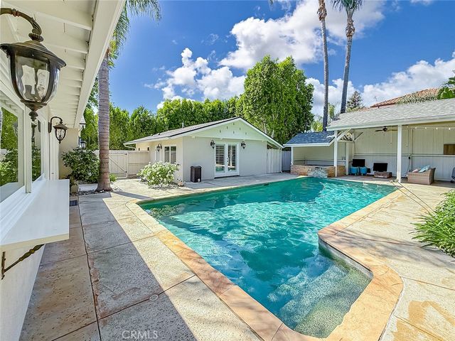 23433 Hatteras, Woodland Hills, CA 91367