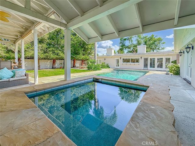 23433 Hatteras, Woodland Hills, CA 91367