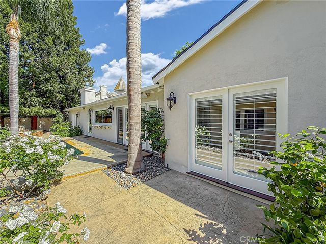 23433 Hatteras, Woodland Hills, CA 91367