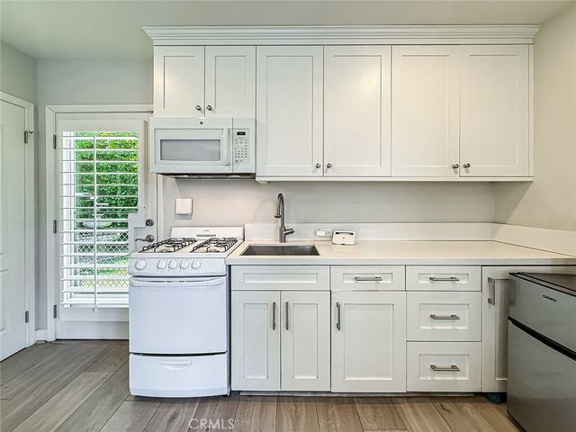 23433 Hatteras, Woodland Hills, CA 91367
