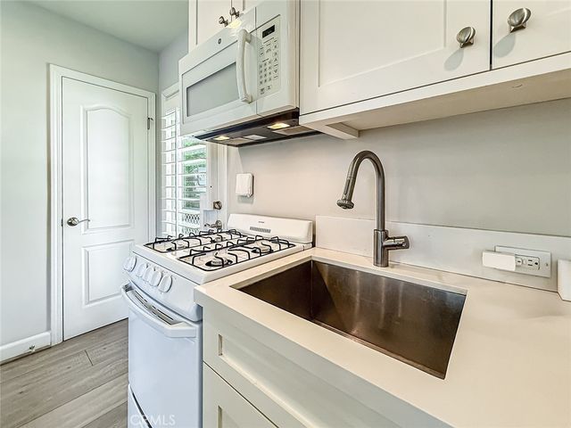 23433 Hatteras, Woodland Hills, CA 91367
