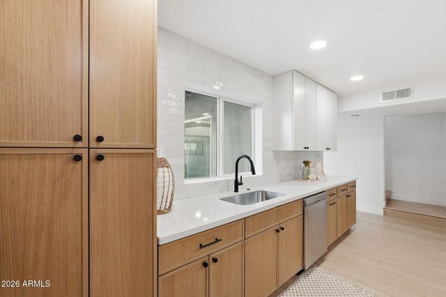 2323 E EVANS Drive, Phoenix, AZ 85022